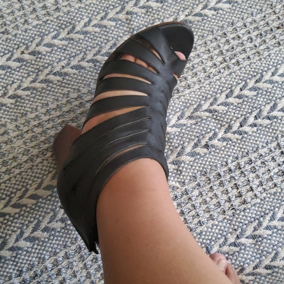 Zapato - Picture 2 of 4